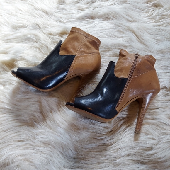 Maison Margiela High Heel Color Blocked Leather Ankle Booties - Picture 4 of 11